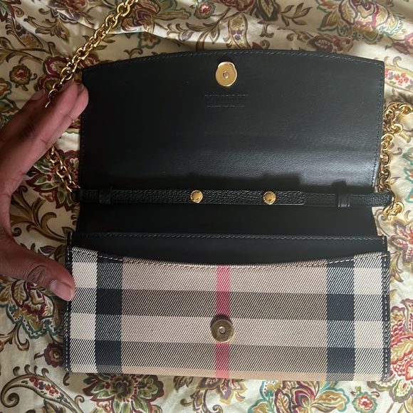 Burberry wallet on chain authentic - Picture 3 of 4